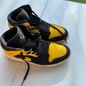 Jordan 1 black and yellow